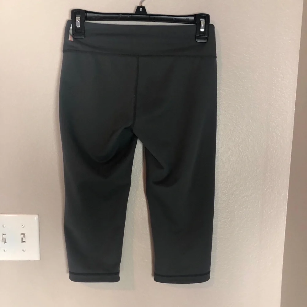 ZELLA Reversible Pink Gray Crop Yoga Legging